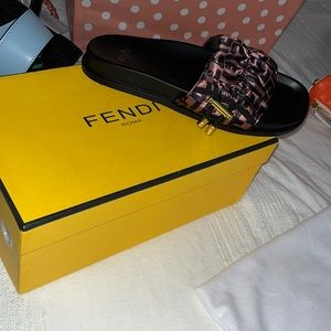 Fendi- Satin Slides